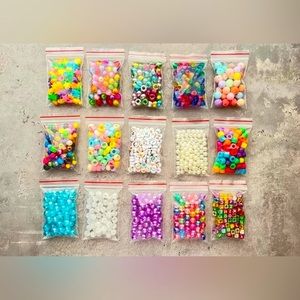 ⭐️ LARGE VARIETY OF BEADS ⭐️